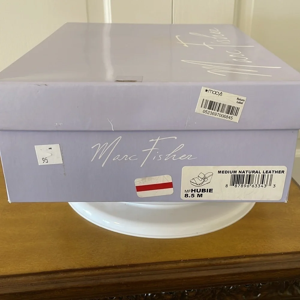 👍🏼 Marc Fisher neutral platform Sandals Size 8.5 👍🏼